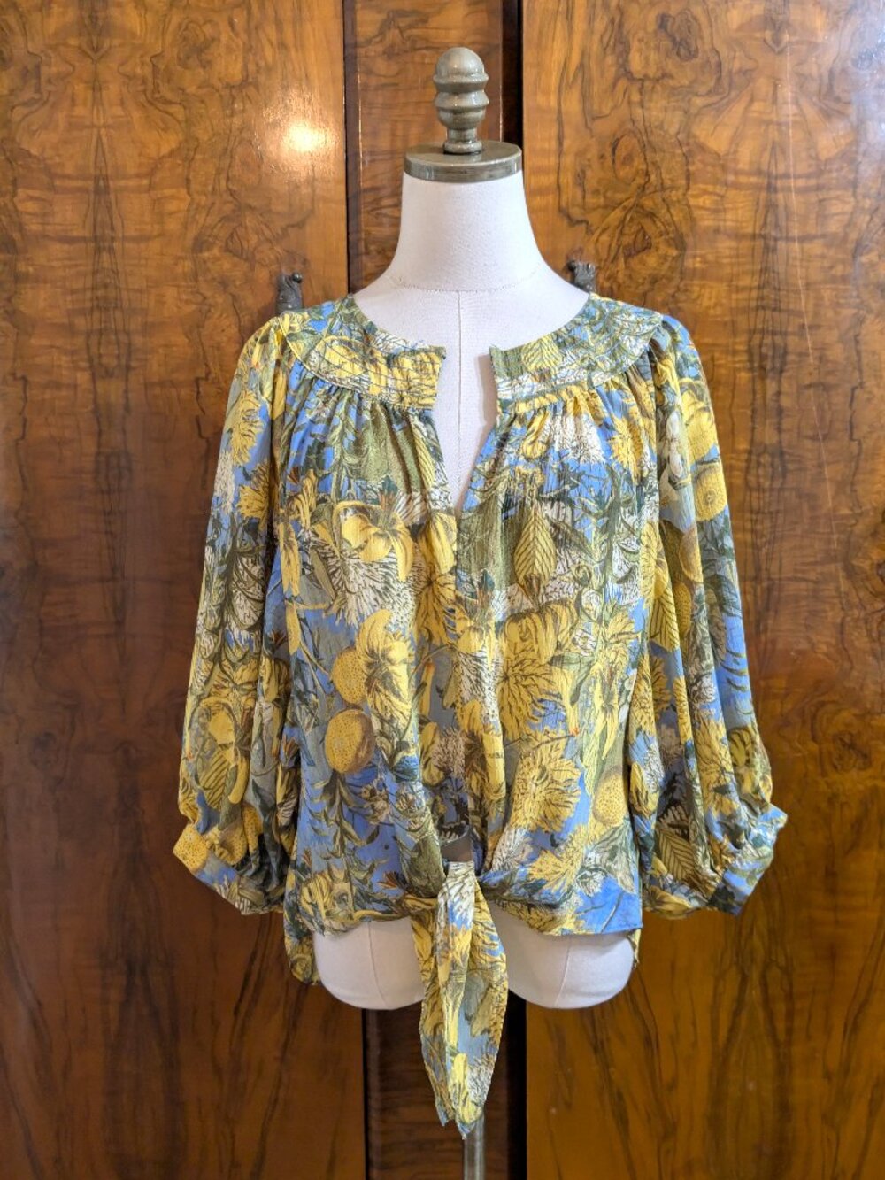 Rose & Olive Blue Yellow Lemon Floral Split V-Neckline Blouse Top M Tie Waist